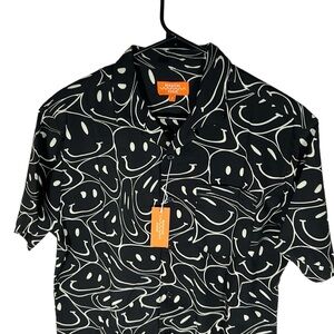 Negative Space Smiley Face Button Up Shirt Mens Size S
